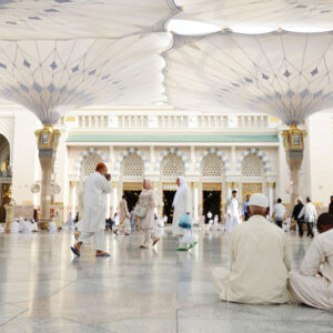 jamaah umrah pray